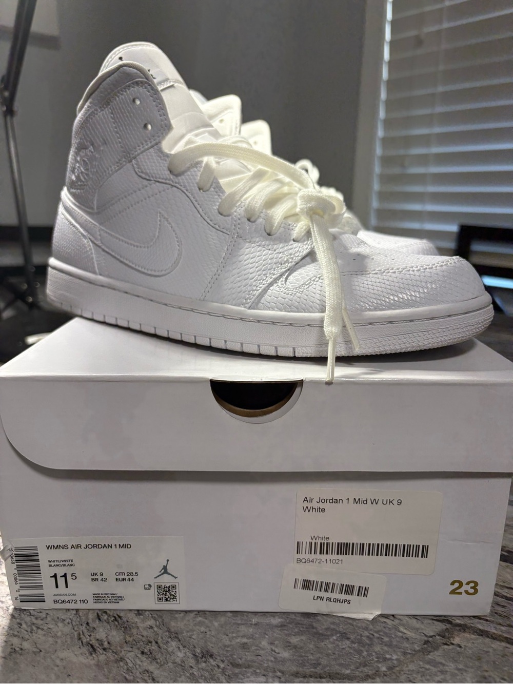 MENS AIR JORDAN 1 MID TRIPLE WHITE SIZE 10 Sneakers - White - Picture 7 of 15
